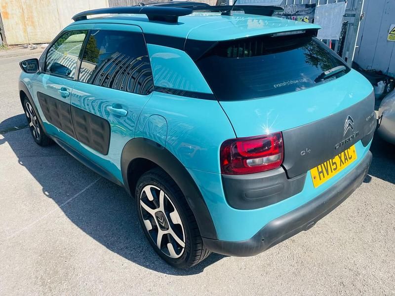 Usado Citroën C4 Cactus Flair 100 HP (73 kW) 2015 Azul Citadino