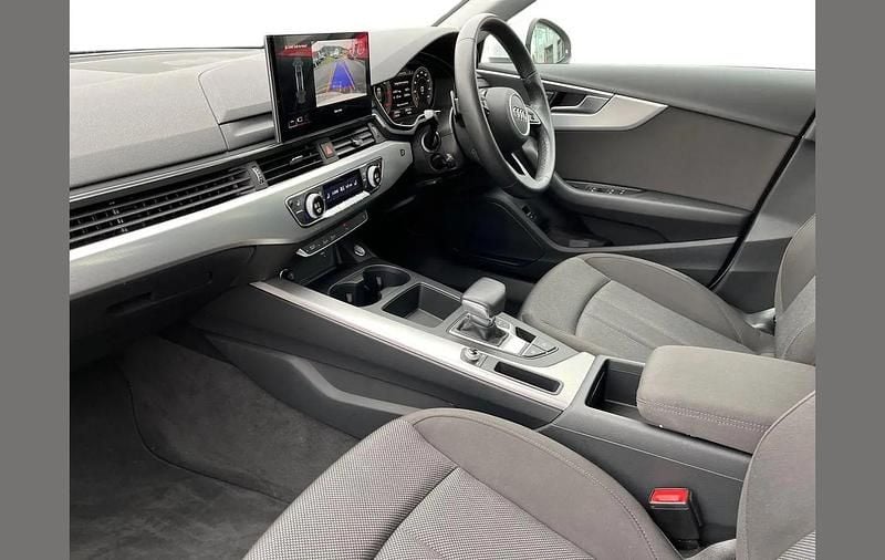 Begagnad Audi A4 Comfort 161 HK (118 kW) 2023 Vit Sedan