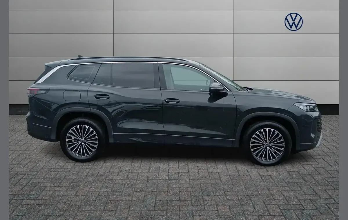 Usado VW Tayron Life 147 HP (108 kW) 2025 Cinzento SUV