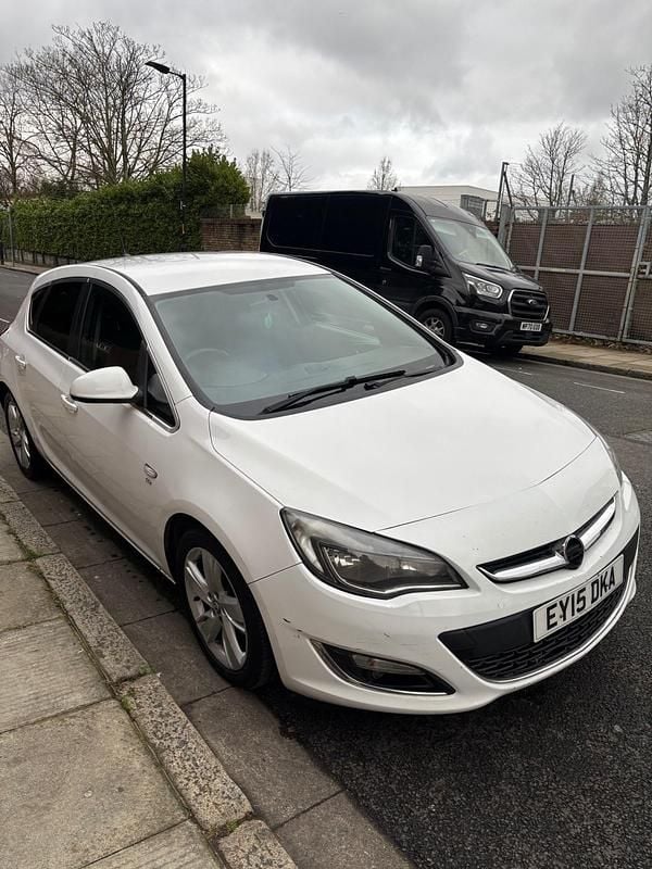 Used Vauxhall Astra SRi 115 HP (84 kW) 2015 White Hatchback