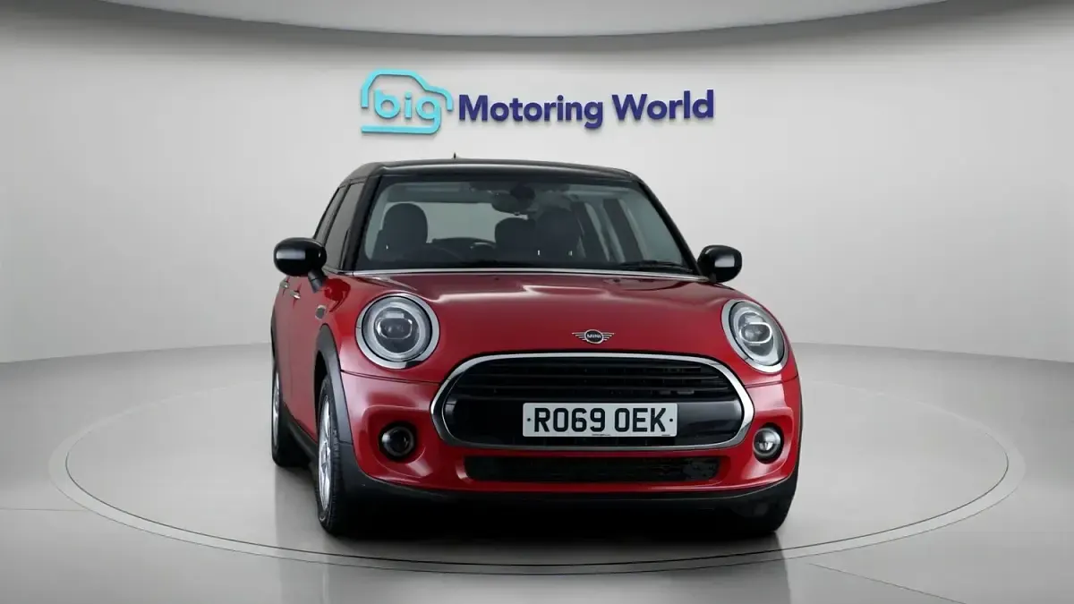 Used Mini Cooper Classic 136 HP (100 kW) 2019 Red Hatchback