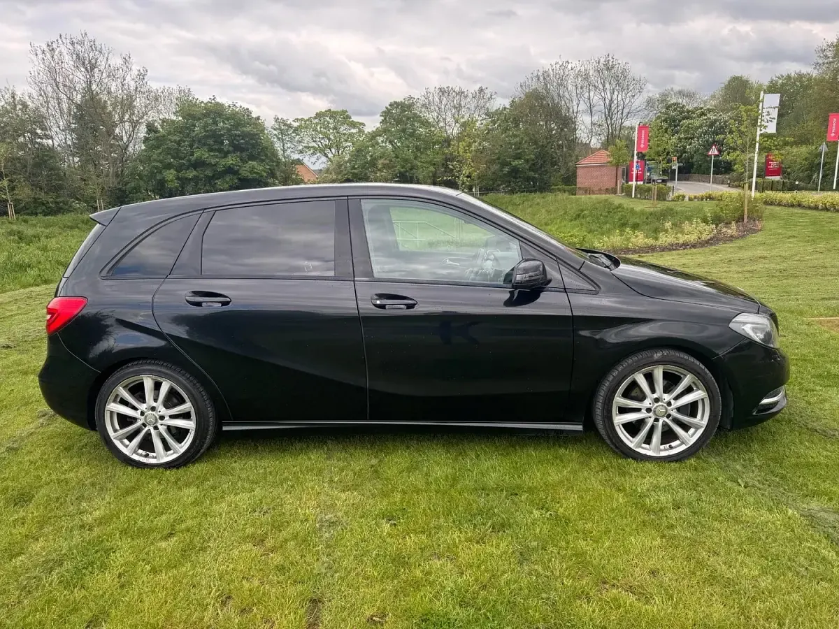 Used Mercedes B180 2013 Black MPV