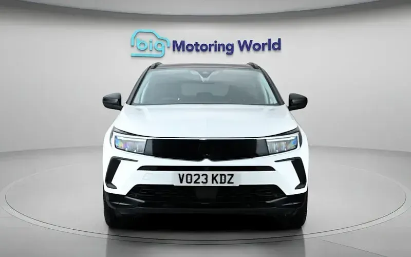 Used Vauxhall Grandland X GS Line 131 HP (96 kW) 2022 White SUV