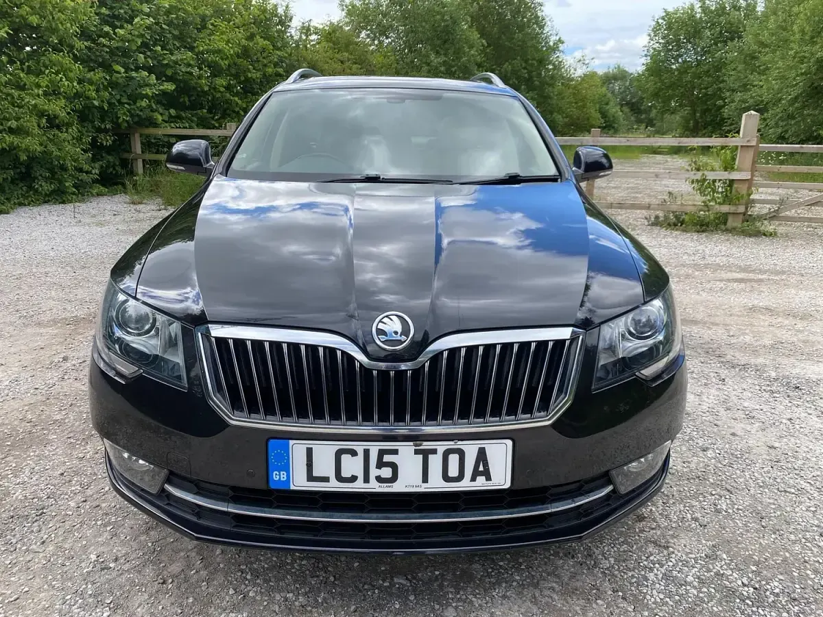 Used Skoda Superb LAURIN & KLEMENT 140 HP (102 kW) 2015 Black Estate