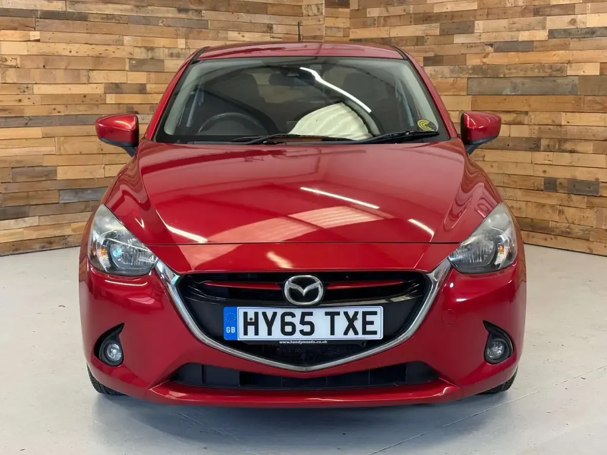Begagnad Mazda 2 Inclusive 89 HK (65 kW) 2015 Röd Halvkombi