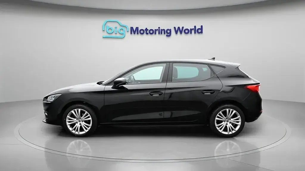 Used Seat Leon SE Dynamic 130 HP (95 kW) 2023 Black Hatchback