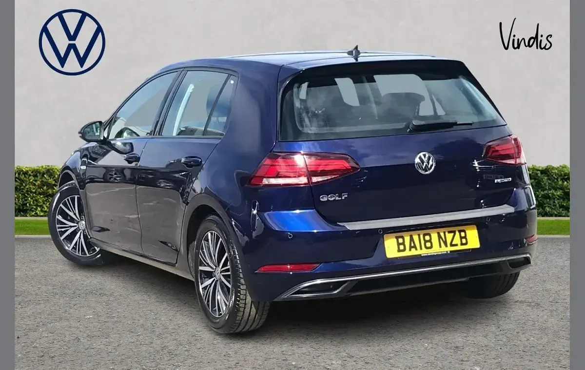Used VW Golf VII SE 128 HP (94 kW) 2018 Blue Hatchback