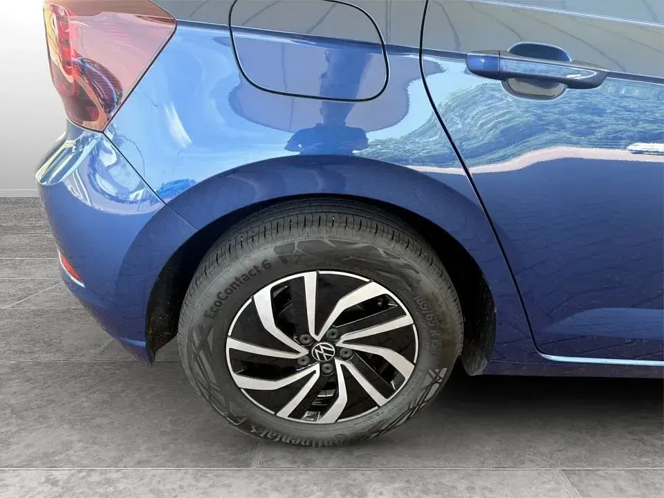 Używany VW Polo Life 95 KM (69 kW) 2023 Niebieski Hatchback