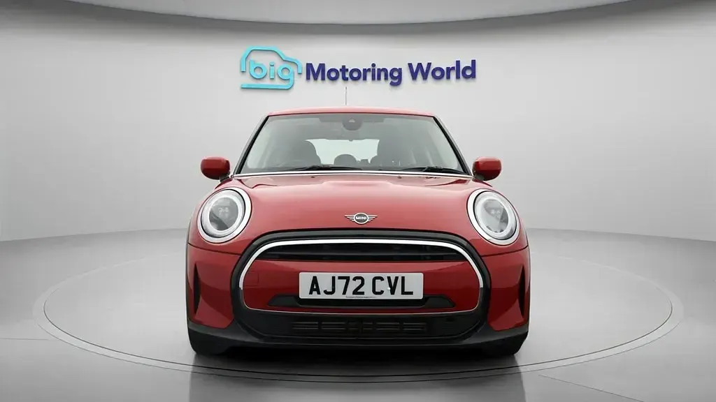 Begagnad Mini Cooper Classic 136 HK (100 kW) 2022 Röd Halvkombi