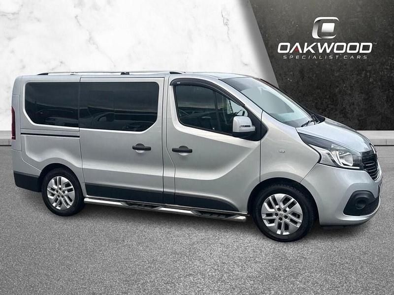 Gebraucht Renault Trafic 125 PS (91 kW) 2017 Silber Van / Kleinbus