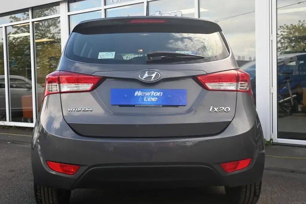 Used Hyundai ix20 SE 90 HP (66 kW) 2016 Grey Hatchback