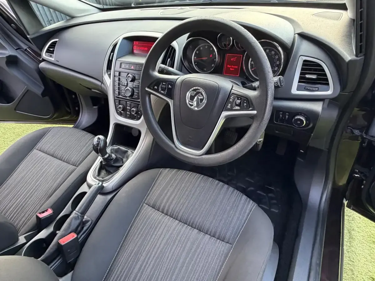 Used Vauxhall Astra 115 HP (84 kW) 2012 Brown Hatchback