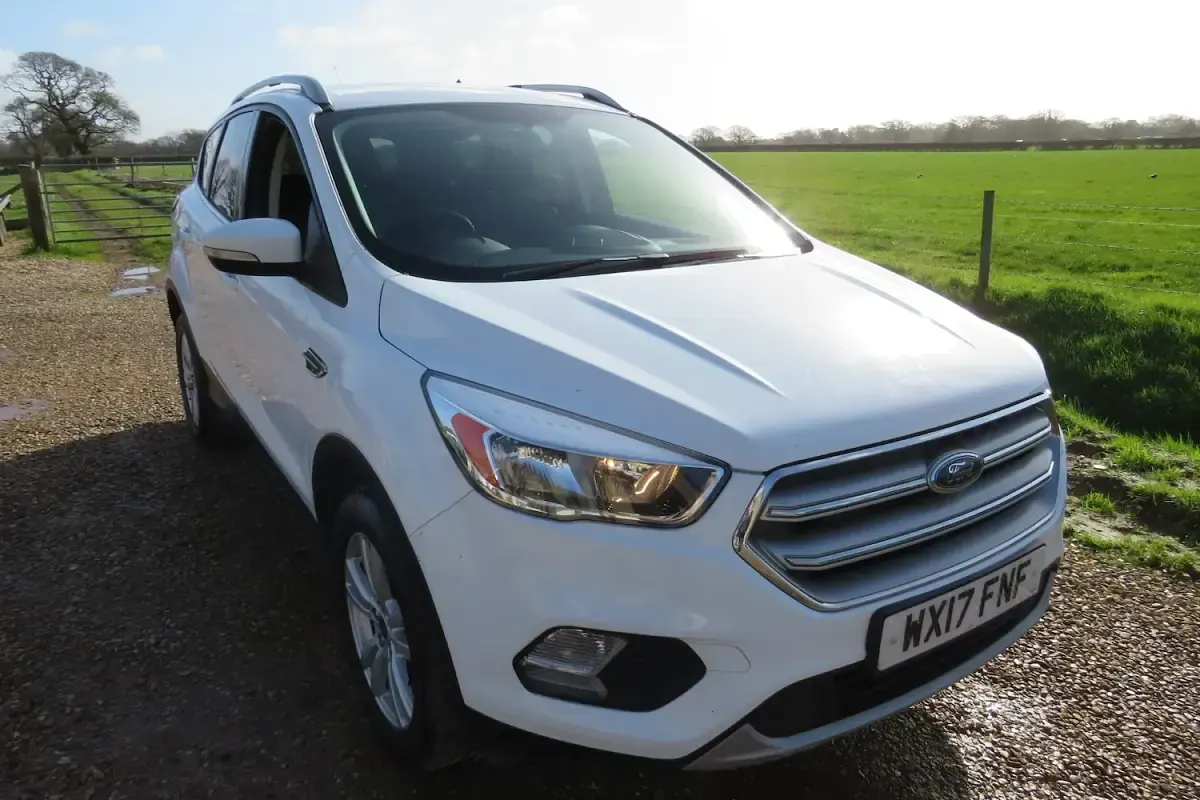 Used Ford Kuga Zetec 150 HP (110 kW) 2017 White SUV