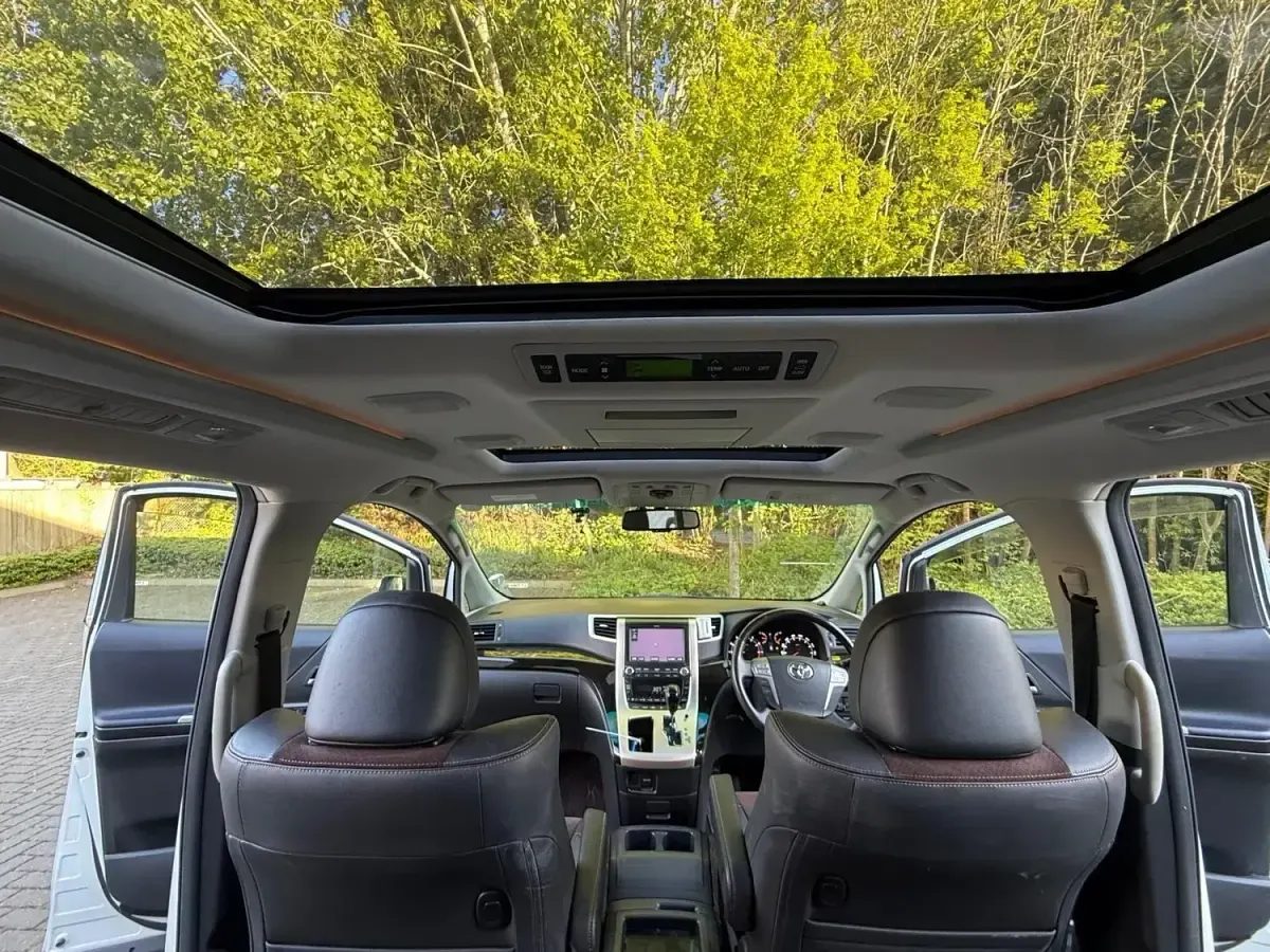 Second-hand Toyota Alphard 2026 Alb Monovolum