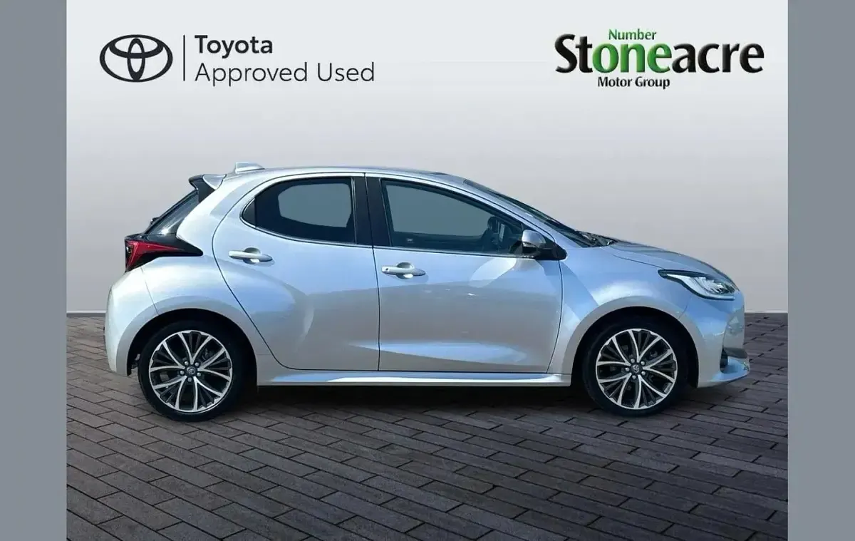 Used Toyota Yaris 113 HP (83 kW) 2023 Silver Hatchback