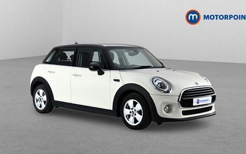 Begagnad Mini Cooper Classic 136 HK (100 kW) 2019 Vit Halvkombi