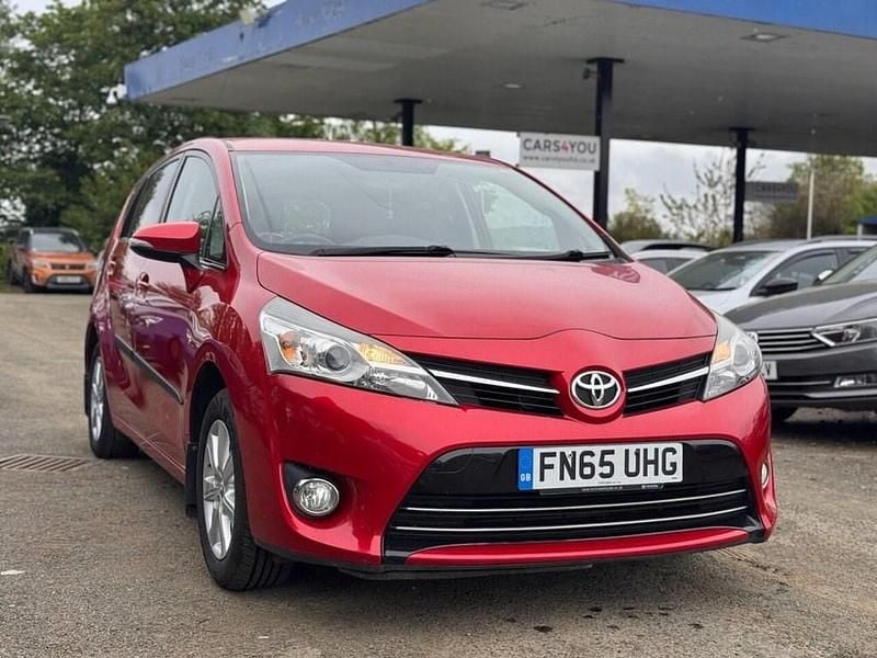 Red Used 2015 Toyota Verso Multidrive S MPV | £8,495 (Fair price) - Image 1/4