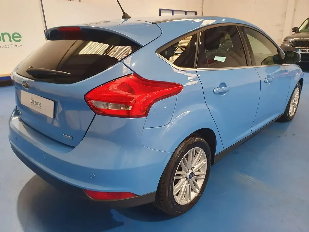 Used Ford Focus Zetec 125 HP (91 kW) 2017 Blue Hatchback