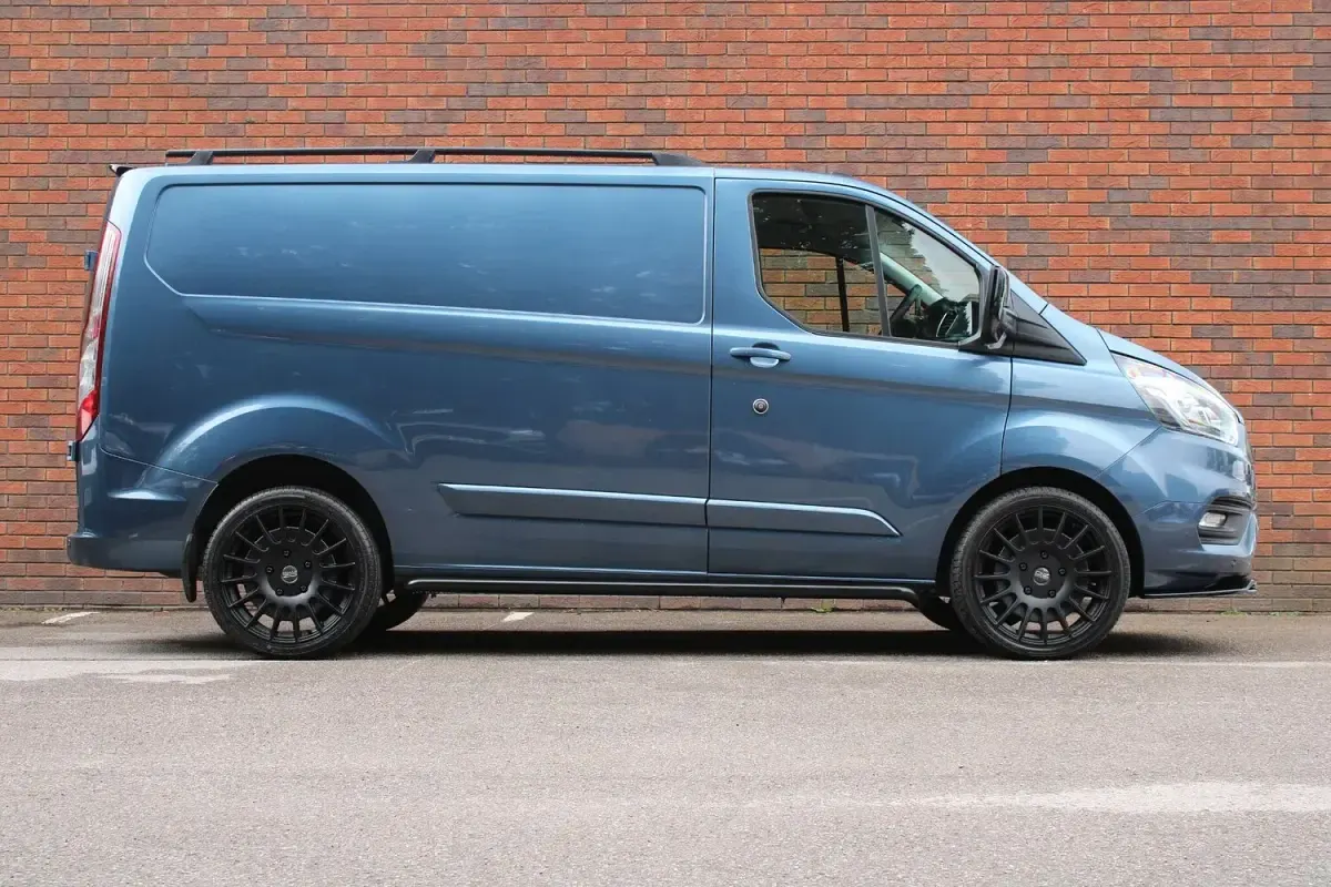 Used Ford Transit Custom Limited 130 HP (95 kW) 2020 Blue Van