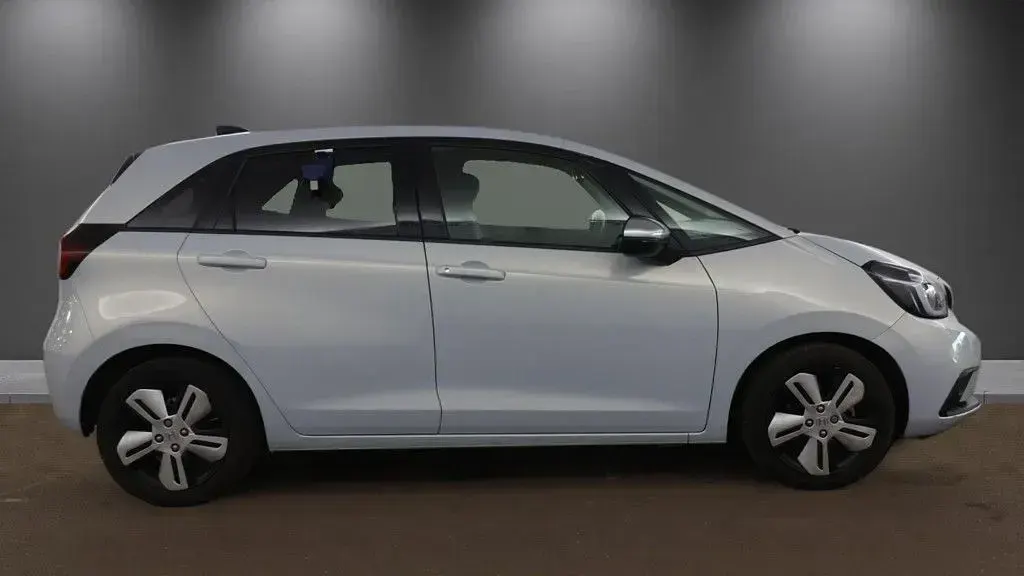 Used Honda Jazz Hybrid 109 HP (80 kW) 2021 White Hatchback