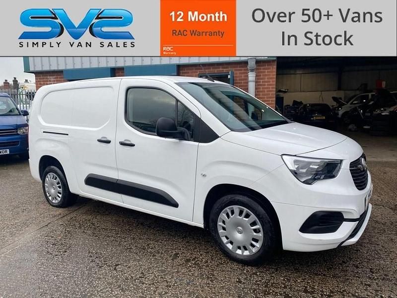 White Used 2020 Vauxhall Combo Sportive MPV | £7,995 (Fair price) - Image 1/4