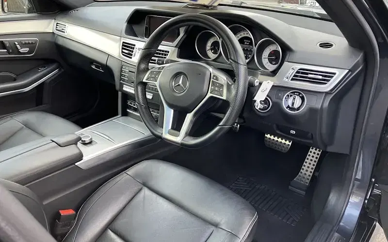 Begagnad Mercedes E350 Premium 258 HK (189 kW) 2016 Grå Sedan