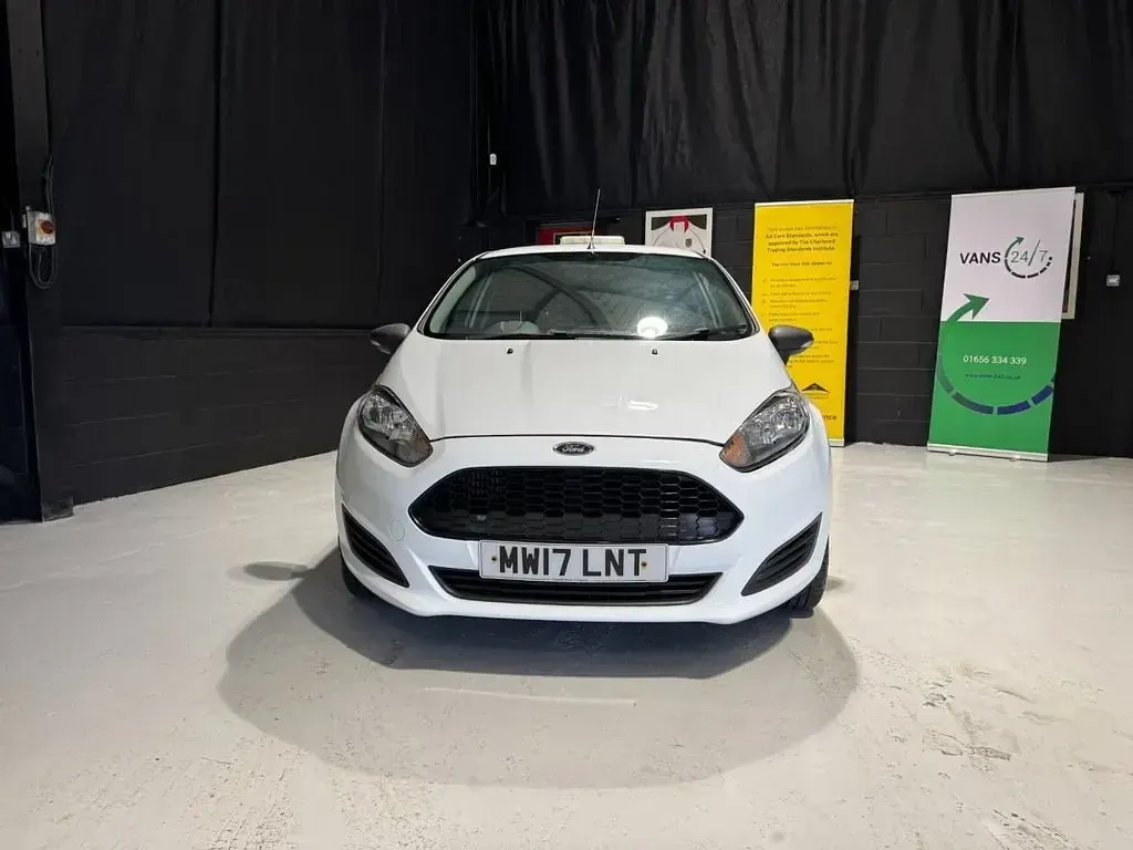 Usado Ford Fiesta 94 HP (69 kW) 2017 Branco Van