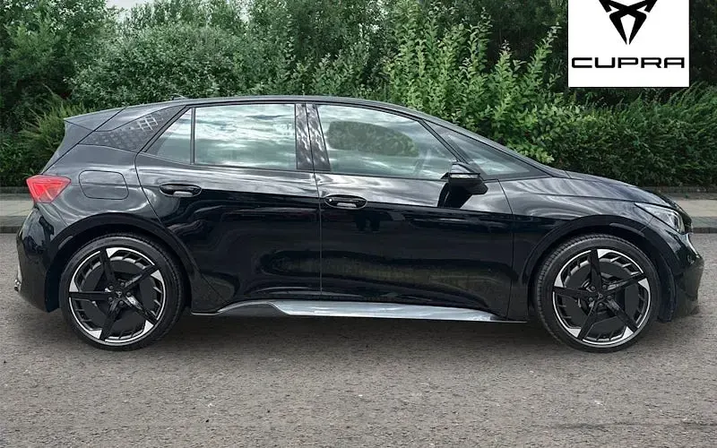 Begagnad Cupra Born e-Boost 169 kW (231 HK) 2026 Svart Halvkombi