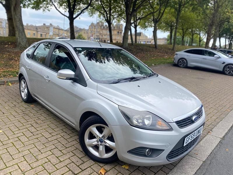Silver Used 2009 Ford Focus Zetec Hatchback | £925 (Good price) - Image 1/4