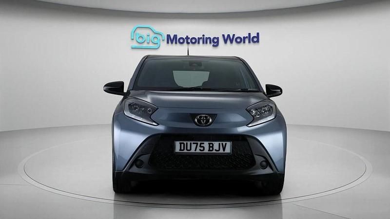 Used Toyota Aygo X PURE 72 HP (52 kW) 2025 Grey SUV