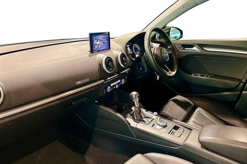 Begagnad Audi A3 Sport 150 HK (110 kW) 2021 Grå Sedan