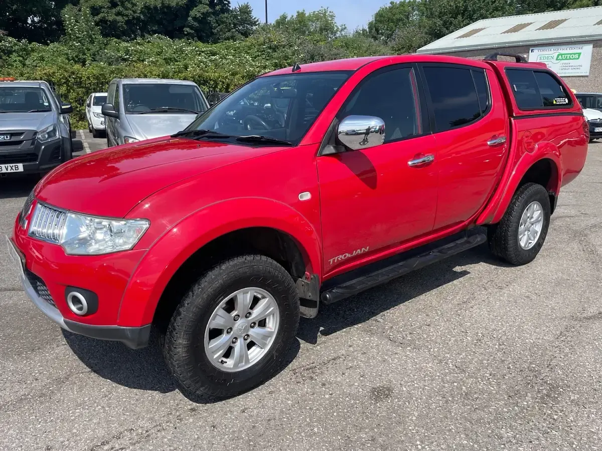 Used Mitsubishi L200 175 HP (128 kW) 2013 Red Pickup