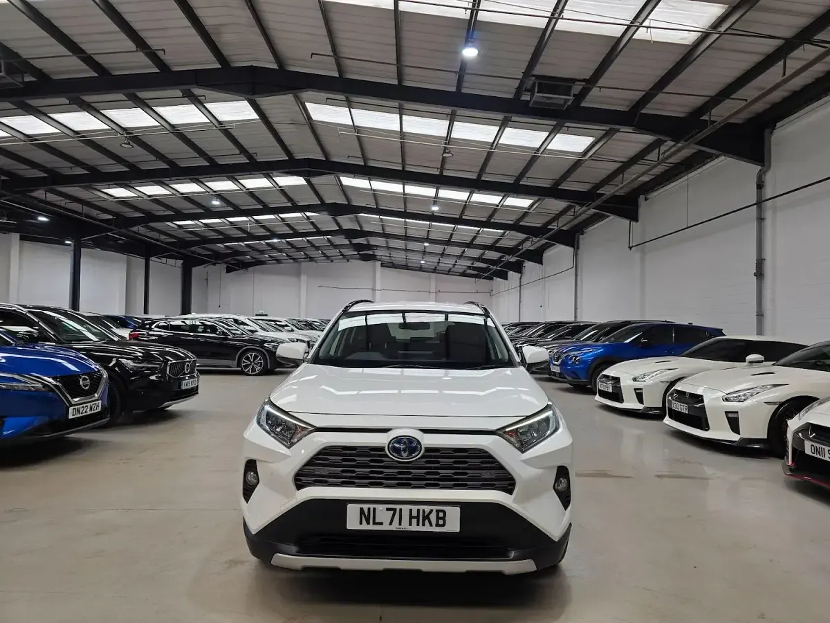 Used Toyota RAV4 Design 218 HP (160 kW) 2021 White SUV