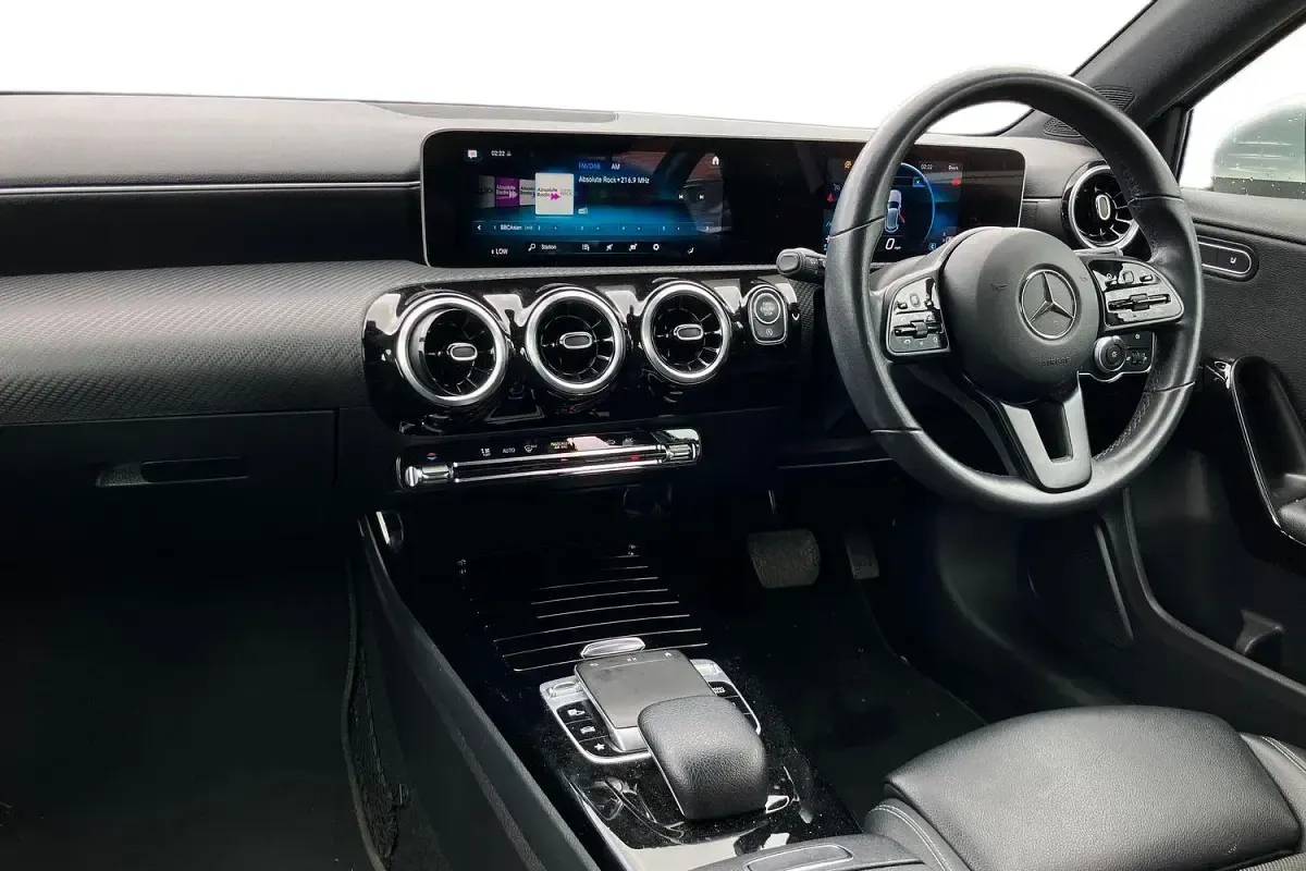 Used Mercedes A180 Active 136 HP (100 kW) 2019 Silver Hatchback