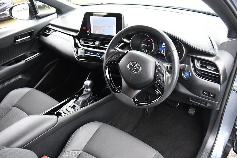 Used Toyota C-HR Design 120 HP (88 kW) 2023 Grey SUV