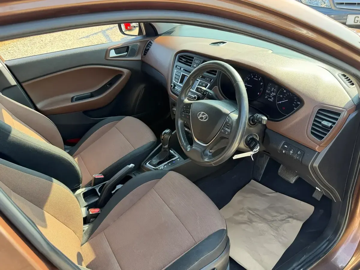 Used Hyundai i20 SE 100 HP (73 kW) 2016 Brown Hatchback
