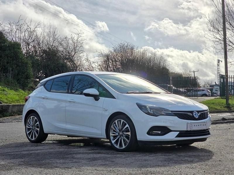 Used Vauxhall Astra SRi 145 HP (106 kW) 2020 White Hatchback