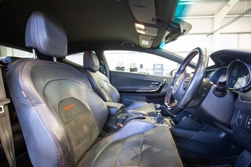 Used Kia ProCeed 201 HP (147 kW) 2015 Yellow Hatchback