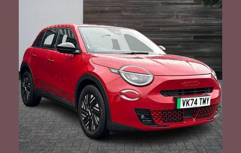 Red Used 2025 Fiat 600 Red SUV | £17,696 (Good price) - Image 1/4