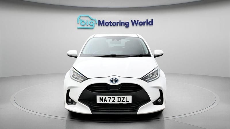 Used Toyota Yaris Hybrid Design 116 HP (85 kW) 2022 White Hatchback