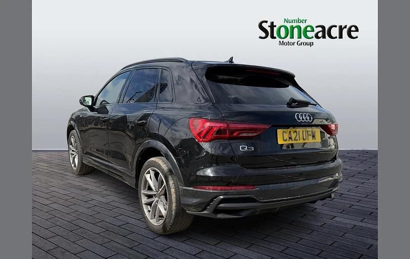 Usado Audi Q3 Black Edition 150 HP (110 kW) 2021 Preto SUV