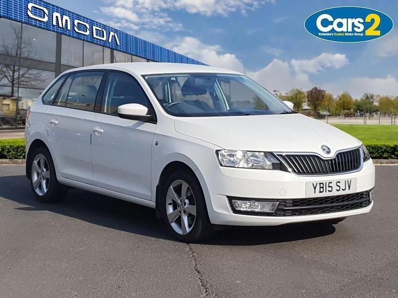Used Skoda Rapid SE 105 HP (77 kW) 2015 White Hatchback