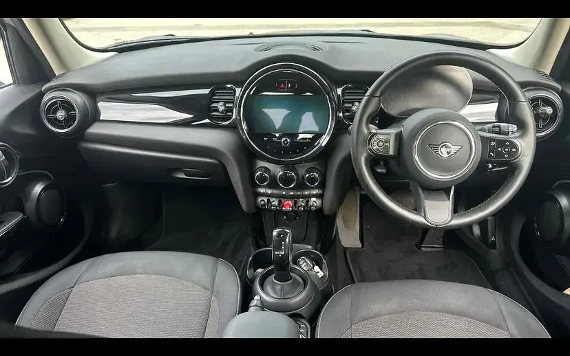 Used Mini Cooper Classic 134 HP (98 kW) 2023 Silver Hatchback