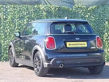 Usado Mini Cooper Classic 136 HP (100 kW) 2022 Preto Citadino