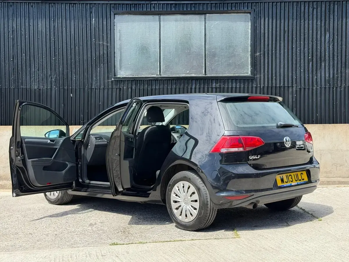 Used VW Golf VII S 105 HP (77 kW) 2013 Black Hatchback