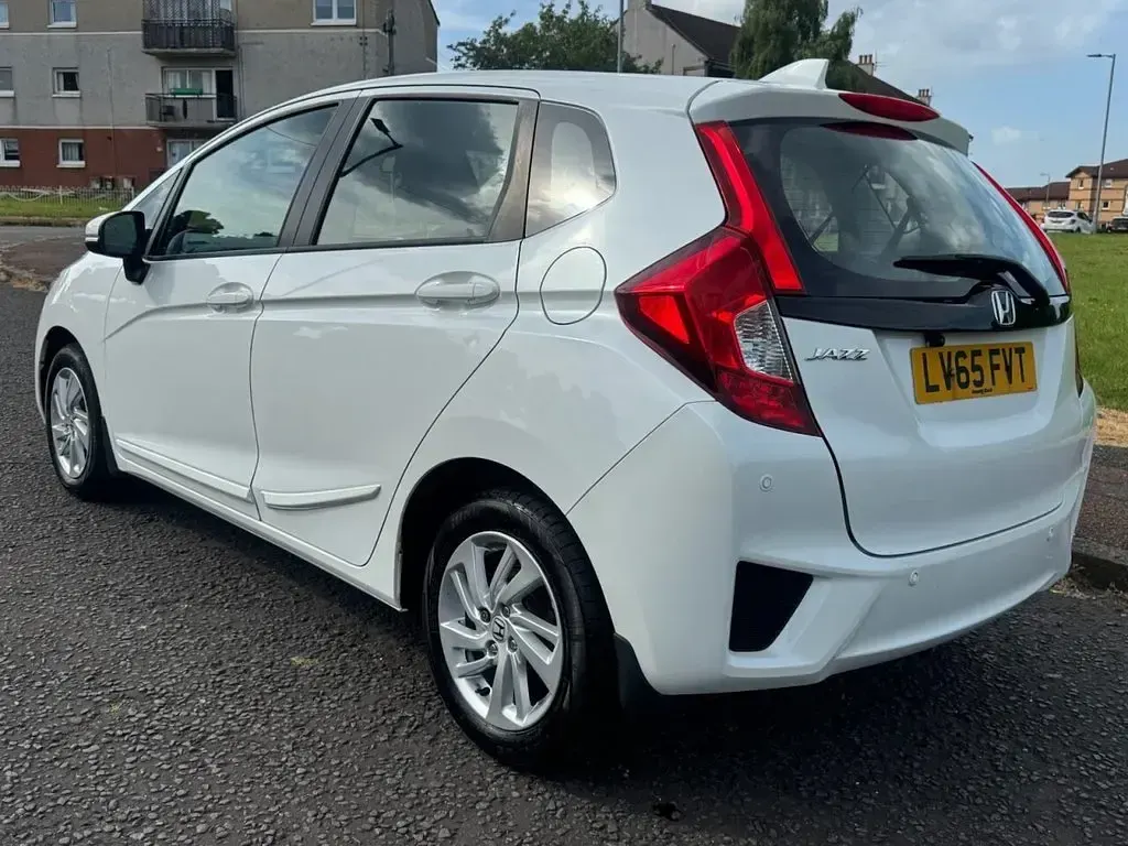 Used Honda Jazz SE 102 HP (75 kW) 2015 White Hatchback