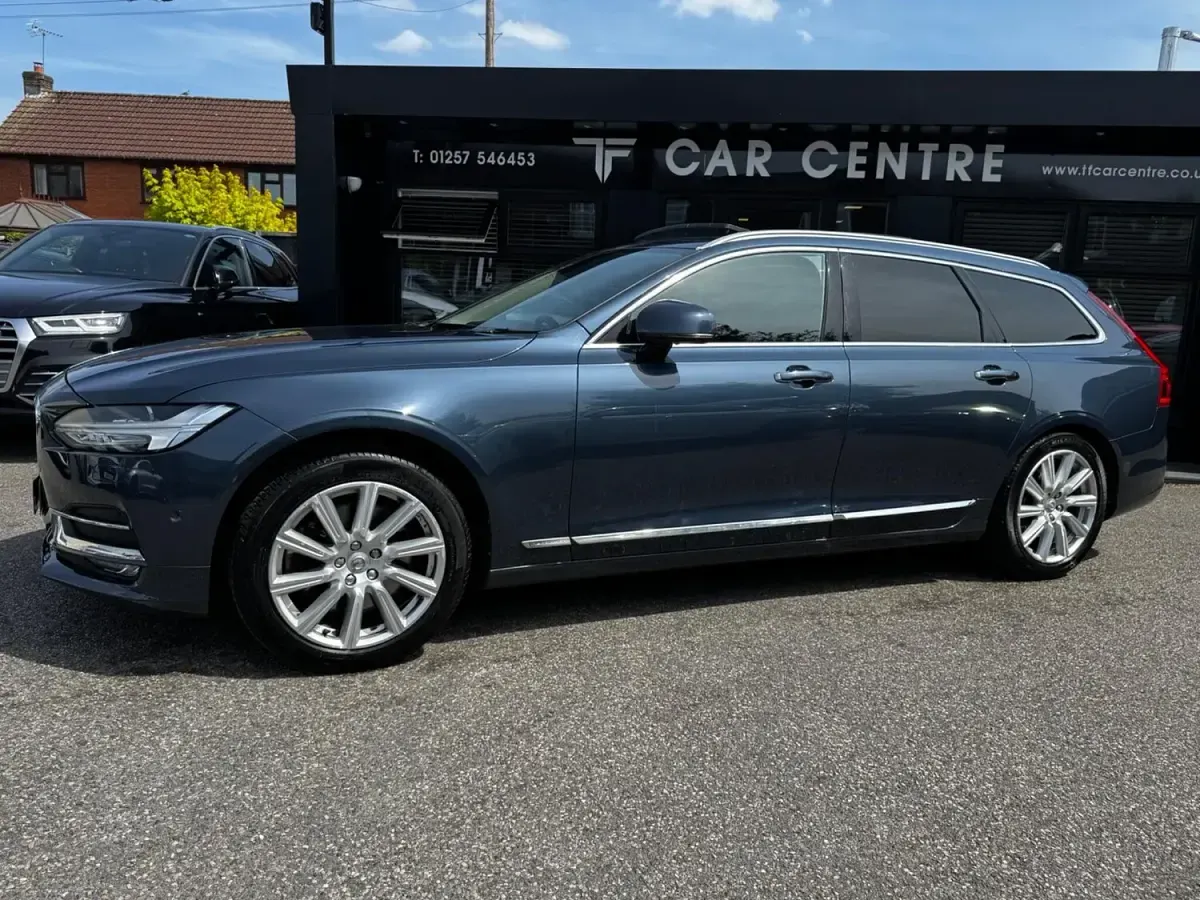 Used Volvo V90 Inscription 231 HP (169 kW) 2017 Blue Estate