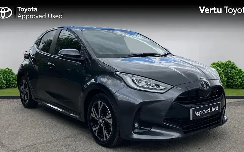 Usado Toyota Yaris Hybrid Design 116 CV (85 kW) 2026 Utilitario