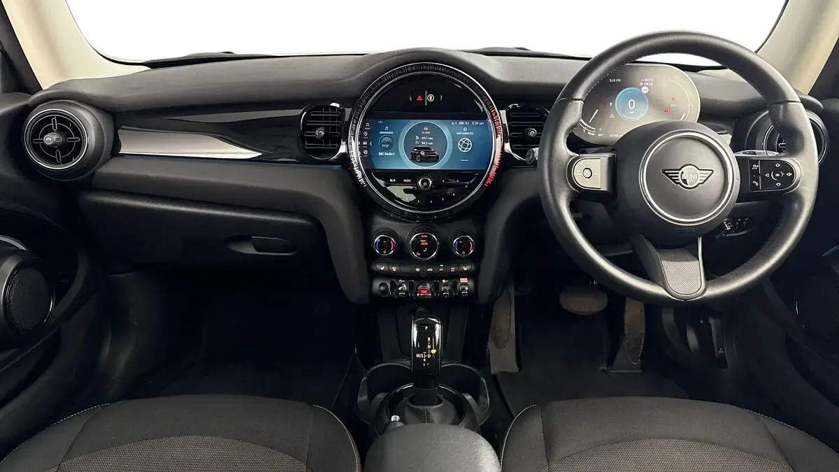 Used Mini Cooper Classic 134 HP (98 kW) 2023 Silver Hatchback