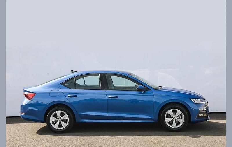 Used Skoda Octavia SE First Edition 150 HP (110 kW) 2021 Race blue metallic Hatchback